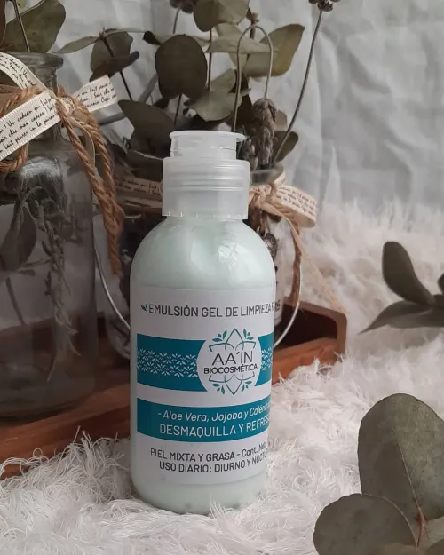 Emulsión gel de limpieza facial 🍃  ✔Que tiene: Ge