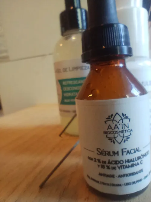 Sérum DIA con Vitamina C y Ácido hialurónico 