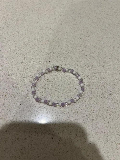 Pulsera de mostacillas violeta 