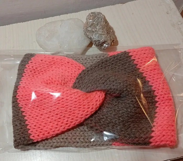 Diadema rosa y gris