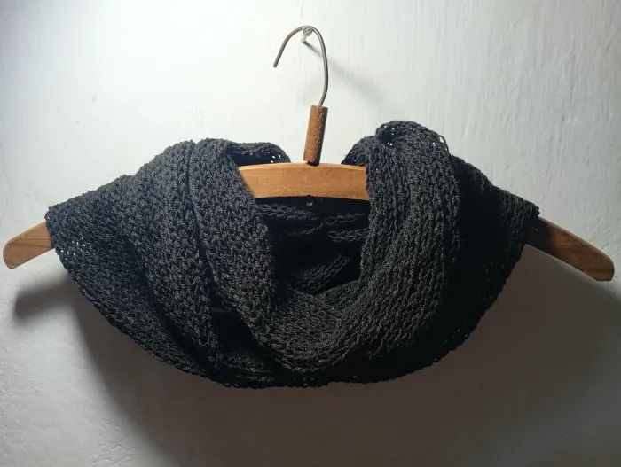 Cuello infinito negro de lana