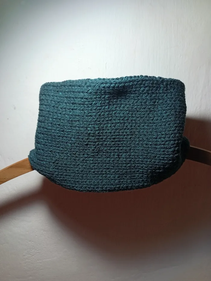 Cuello verde petróleo ajustado 