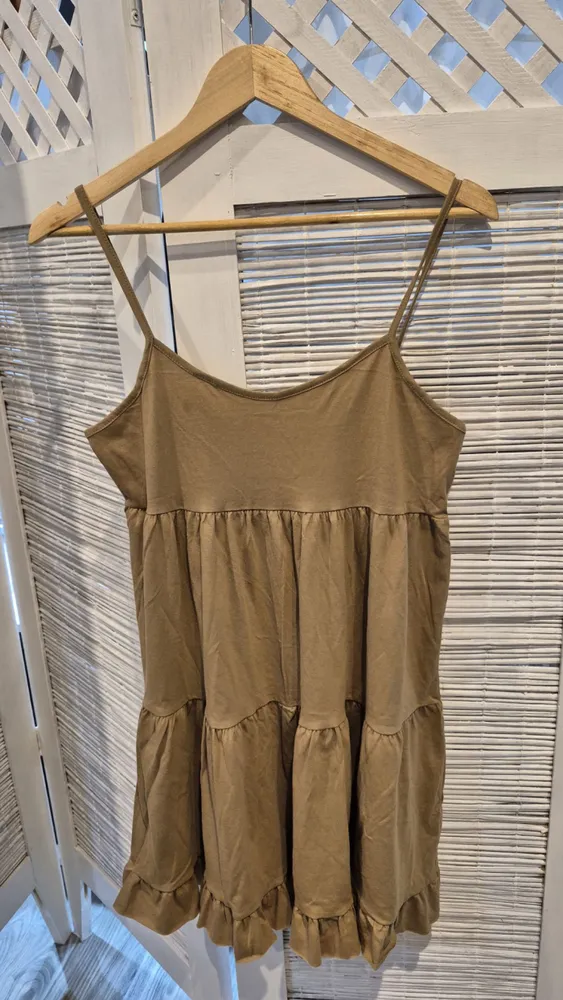 Vestido algodón, con volado y frunce 