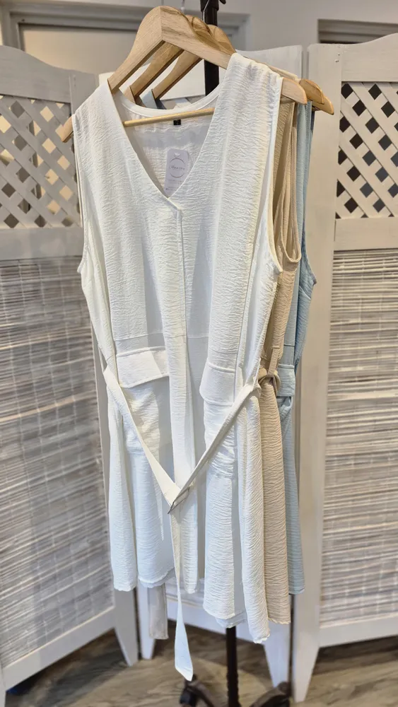 Vestido cey, con cinto 