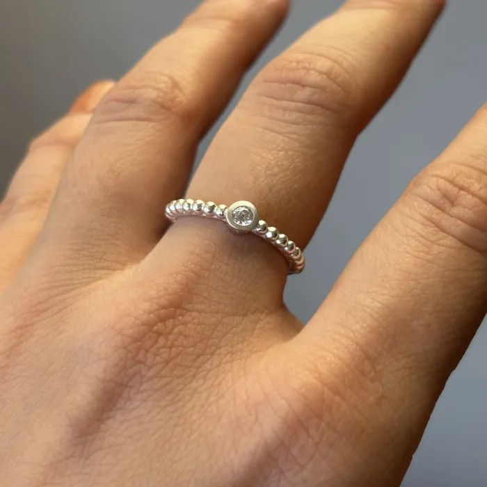 Anillo bolitas c/piedra 2