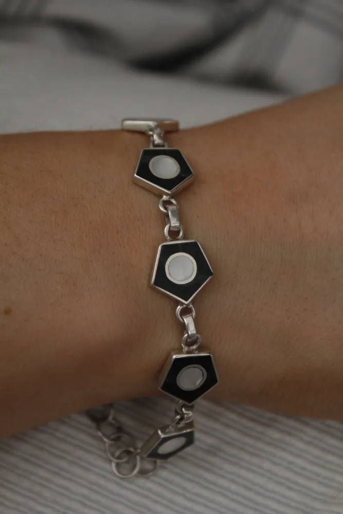 Pulsera pentágono con nacar
