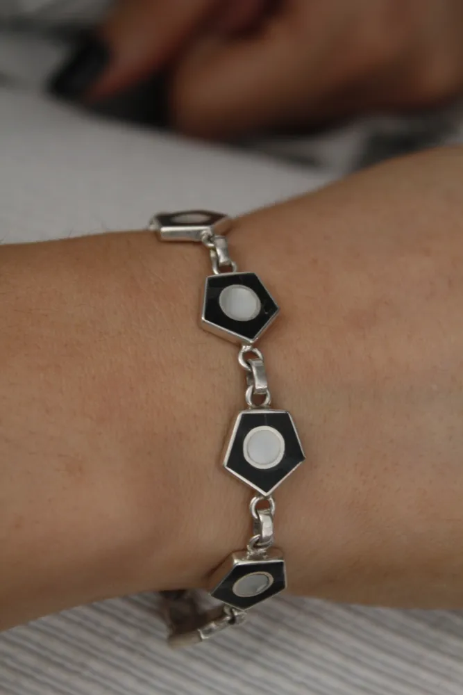 Pulsera pentágono con nacar 2