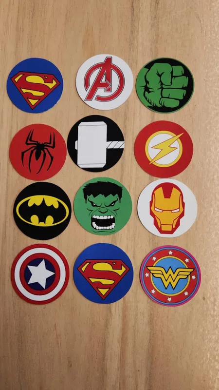 Topper imprimibles escudos de los superhéroes