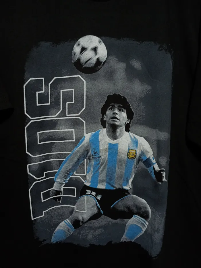 REMERA NEGRA DIEGO ARMANDO MARADONA D1OS 2