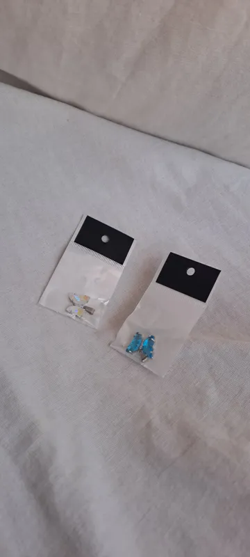 Dijes de corazón y mariposas