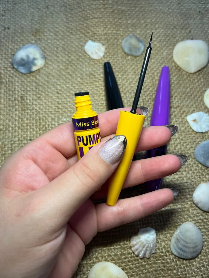 Delineador Liquido PUMPED UP  2