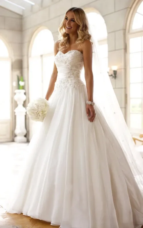 Romantic Strapless Wedding Gown