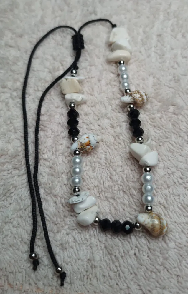 Tobillera de piedras naturales y perlas