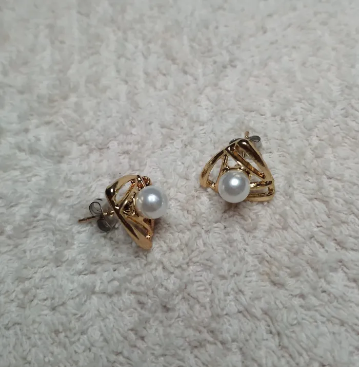 Aros de Acero Dorado de Perla Elegantes
