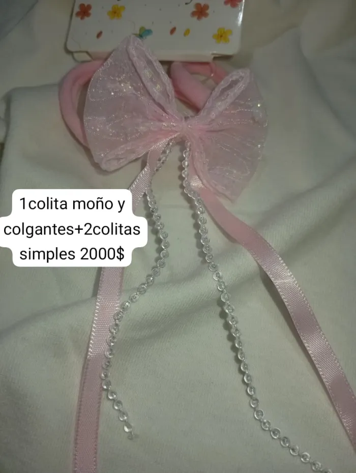 Colita moño con colgantes y colitas simples 2