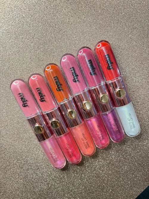 Labial + gloss Mely