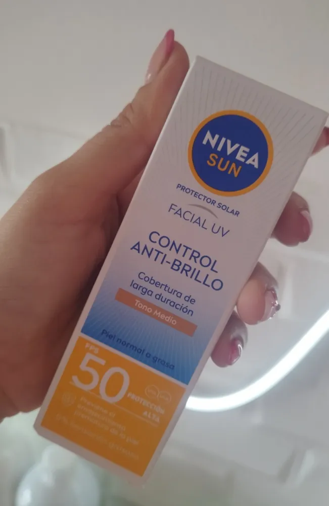 Protector Solar Nivea toque seco color 