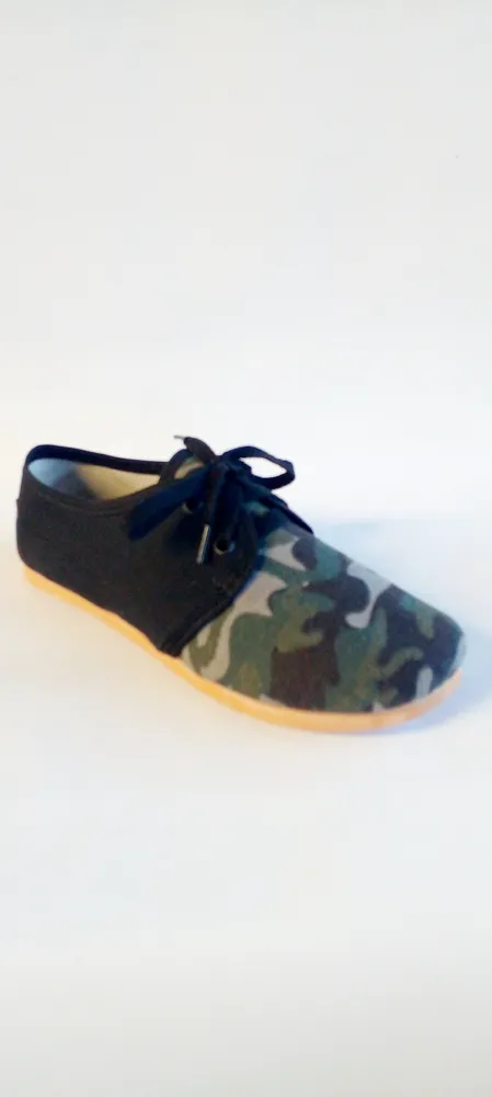 Alpargatas con cordones. Camufladas gris y negro