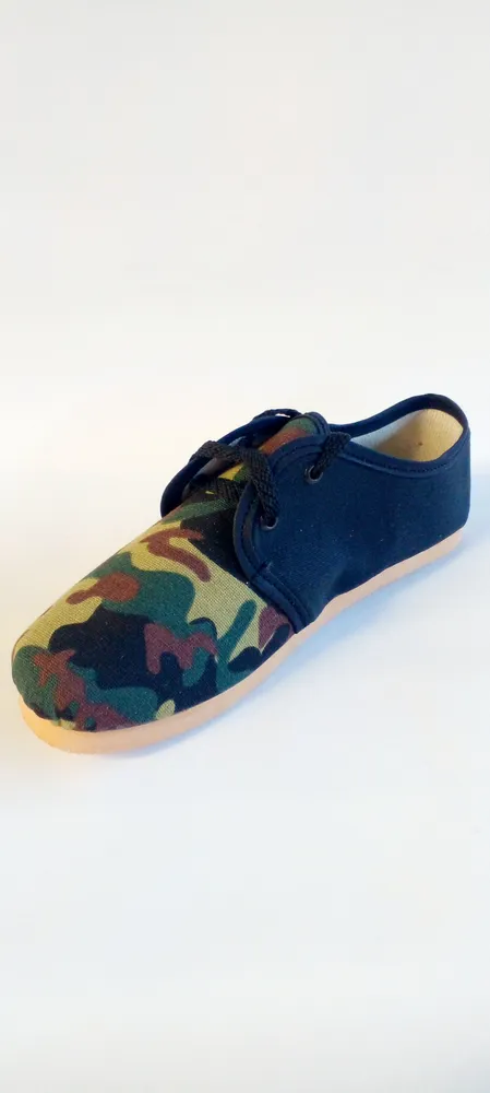 Alpargatas con cordones. Camuflado verde y negro 2