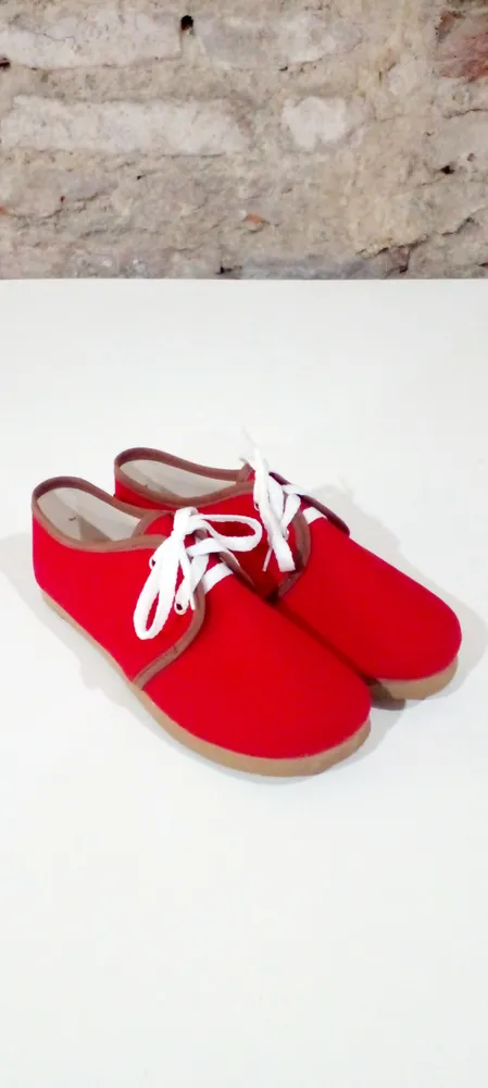 Alpargatas con cordones color Cereza