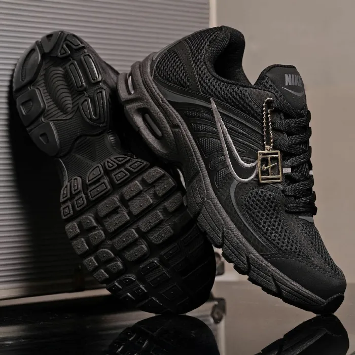 Nike Air Max Plus Black & Metallic Silver G5