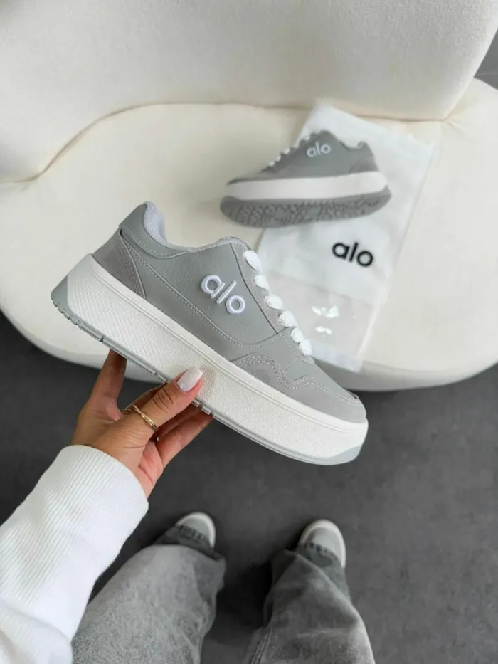 Alo Yoga Recovery Sneakers Grey