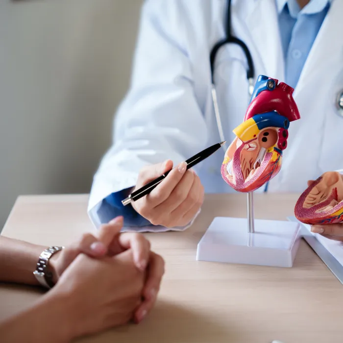Consulta con cardiólogo 