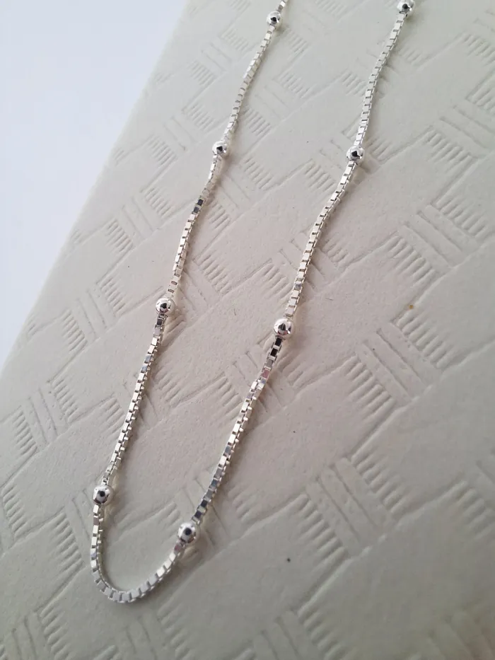 Cadena veneciana bolitas de plata