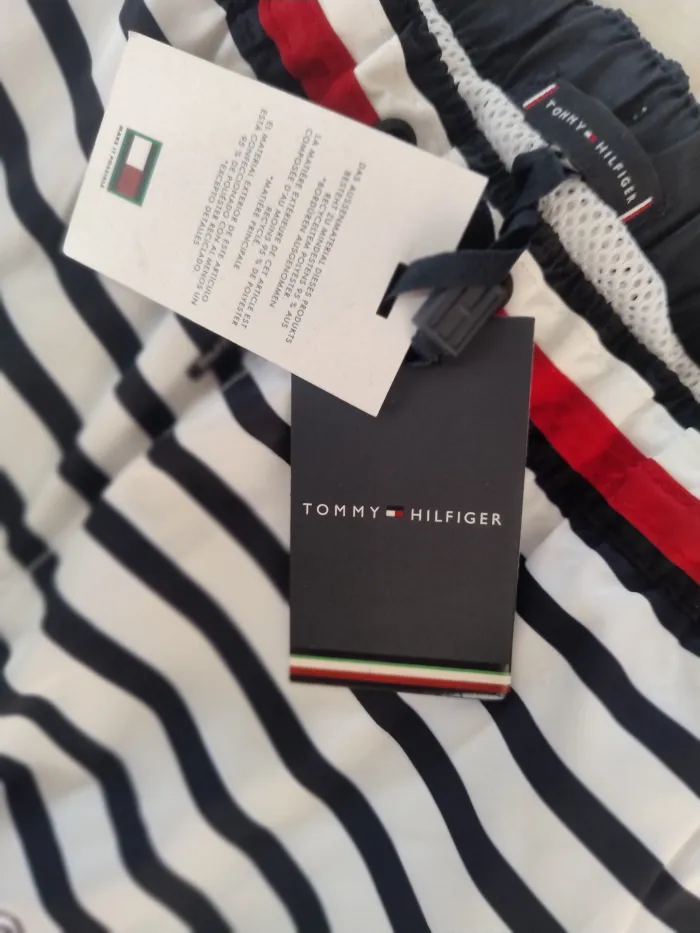 Short de niño talla 12-14 marca Tommy Hilfiger 2