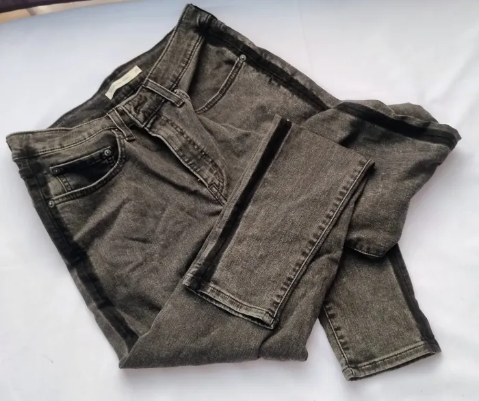 Pantalón de dama talla 30 levis 