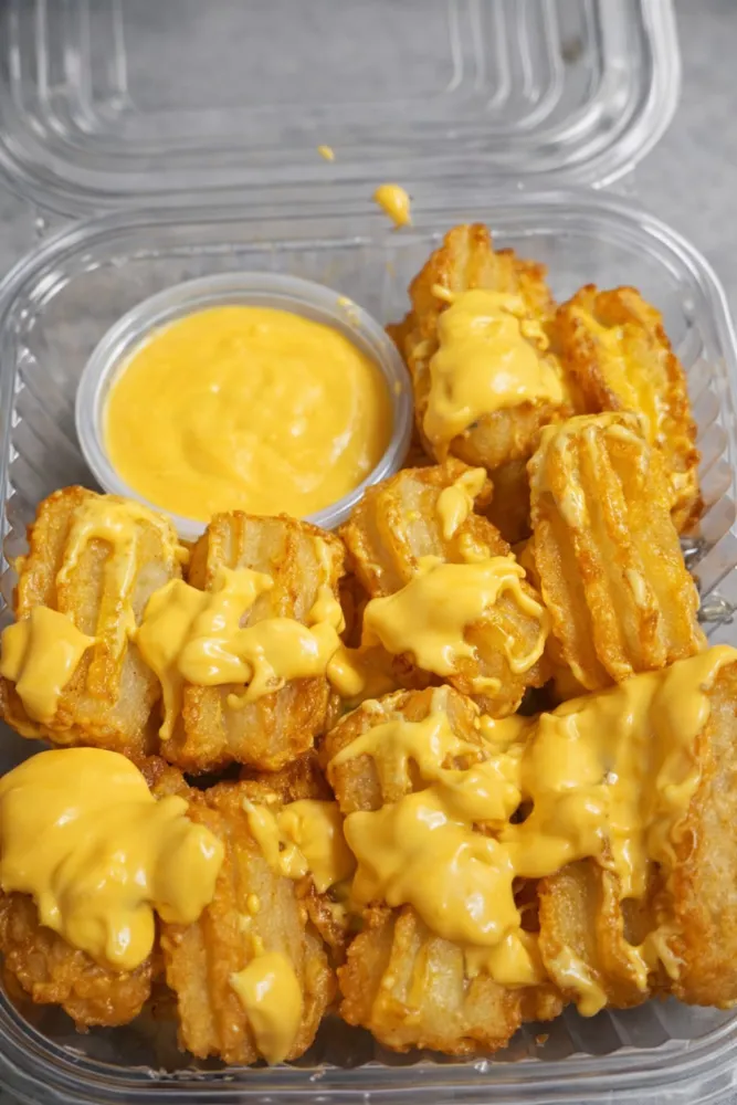 Mini churros salados con cheddar 