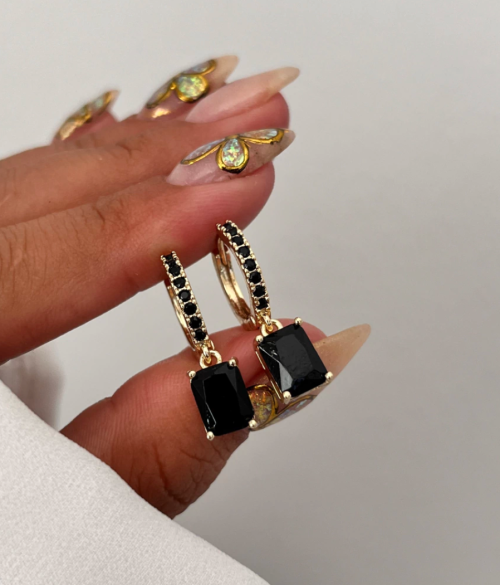 Argollita con dije negro