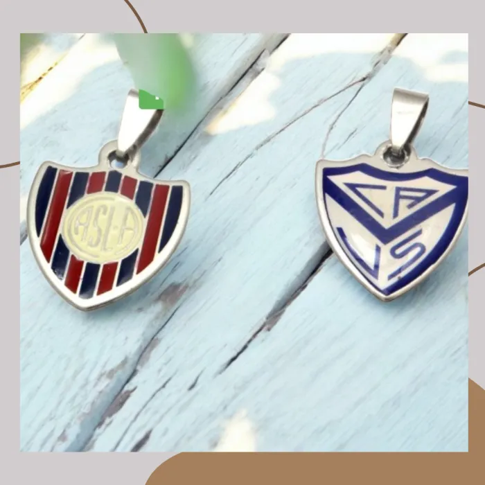 Escudos futbol Acero esmaltado 2 cm