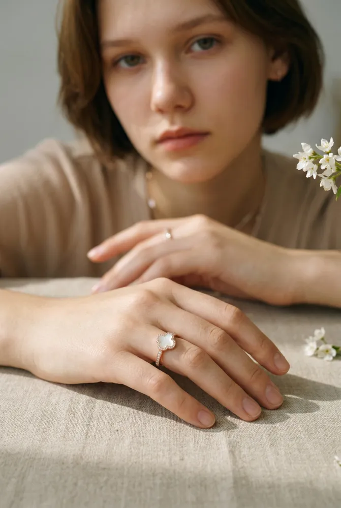 Anillo de Acero Dorado con Flor Van Cleff N*17 2