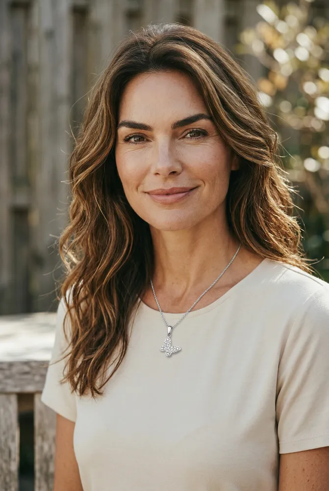 Collar Mariposa de Plata con Brillos 2