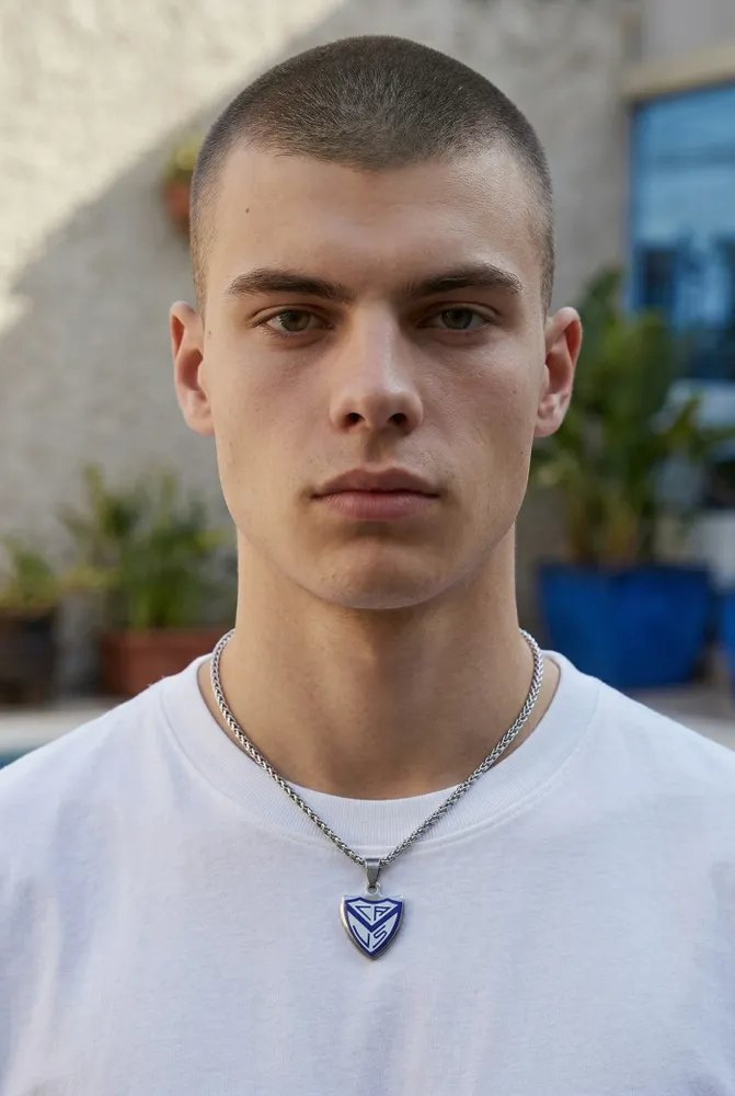 Collar de Acero con Escudo de Vélez 2