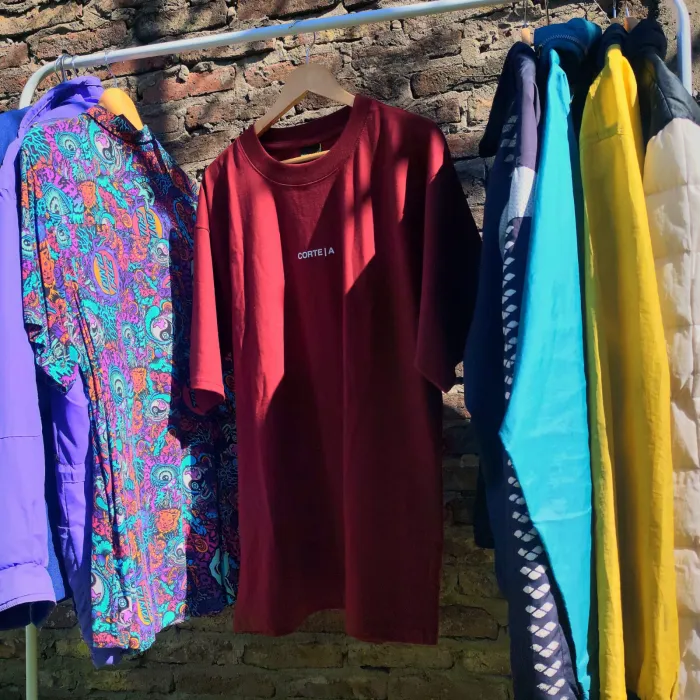 REMERA - CORTE | A - OVER SIZE - VERDE / BORDO