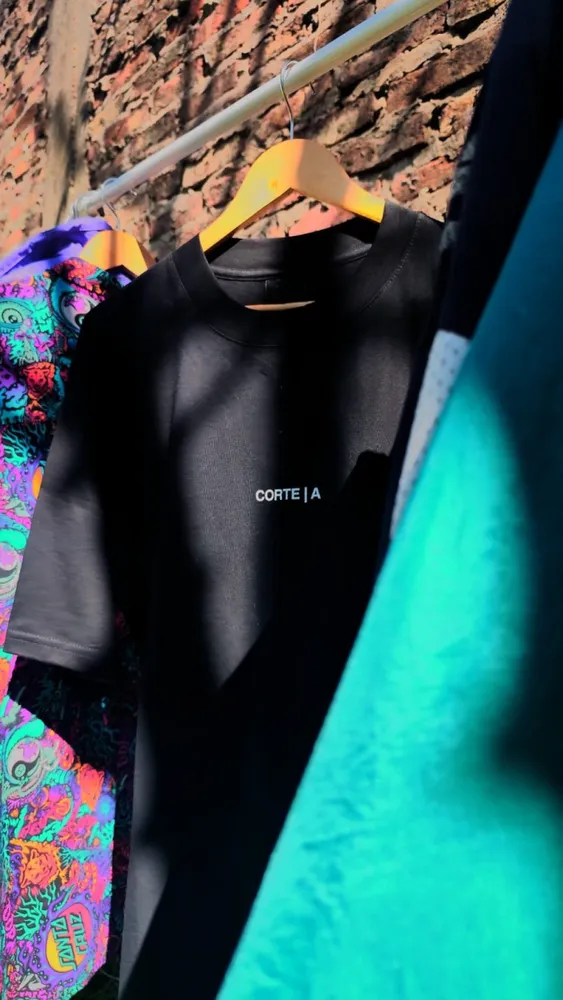 REMERA - CORTE | A - OVER SIZE - NEGRA