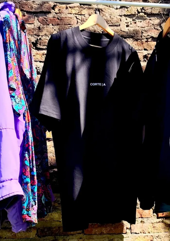 REMERA - CORTE | A - OVER SIZE - NEGRA 2