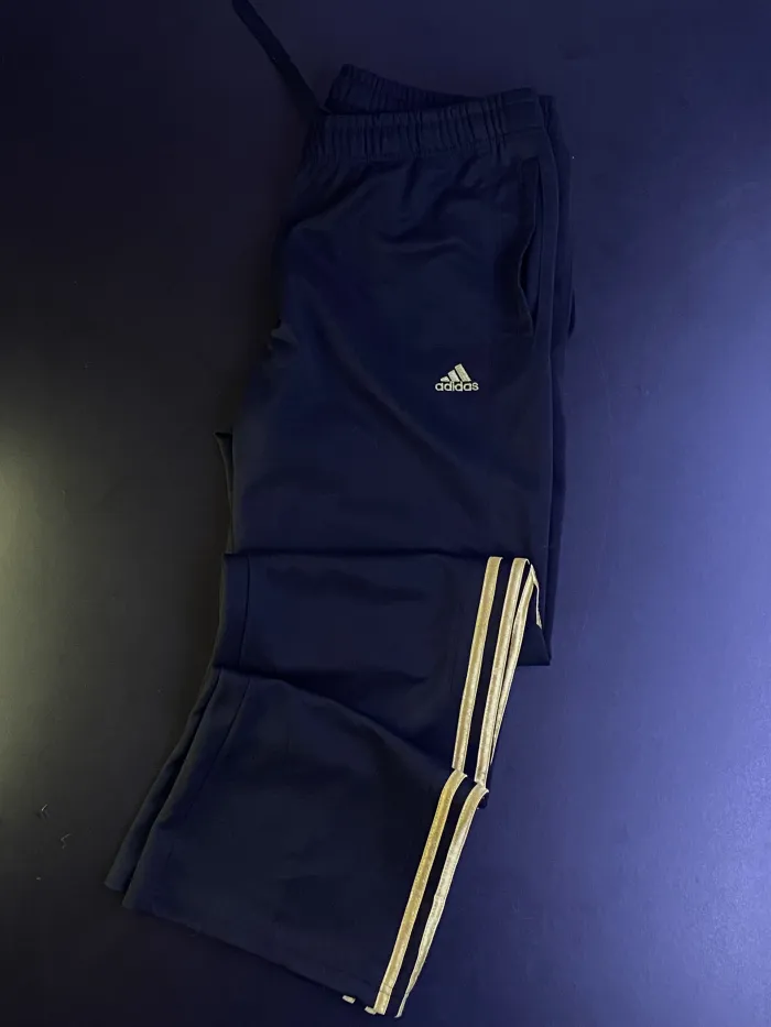 Pantalón Adidas vintage (3rayas Doradas)