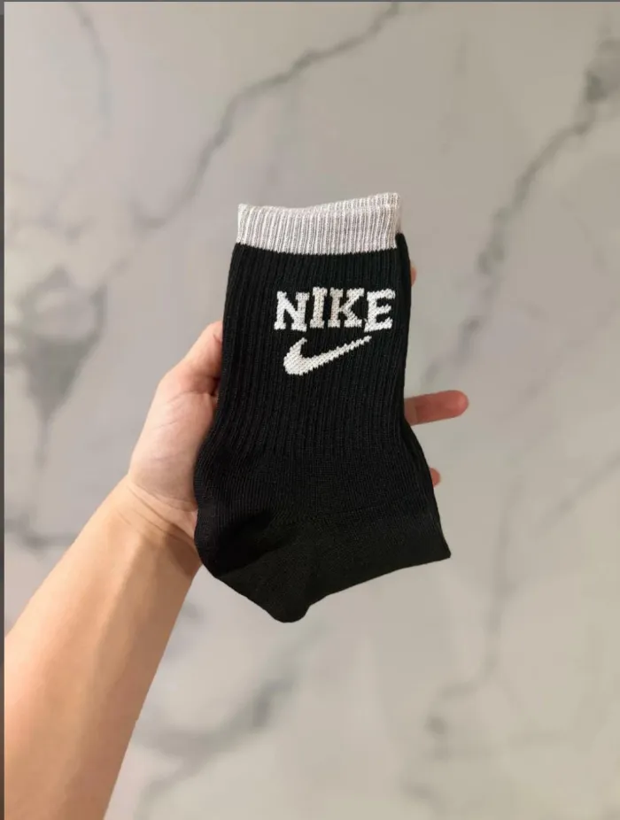 Medias 3/4 nike negra letra cursiva