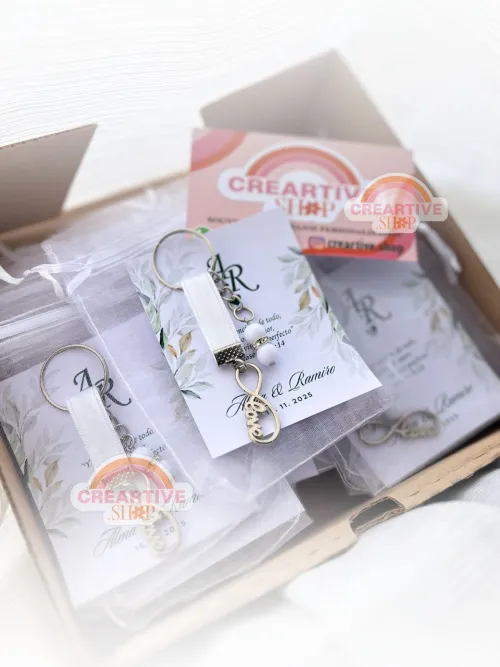 Llaveros infinito para casamiento con bolsa 