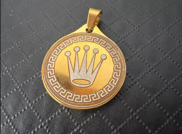 Dije grabado "Corona Rolex"