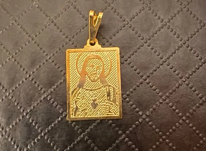Dije grabado "Jesus"