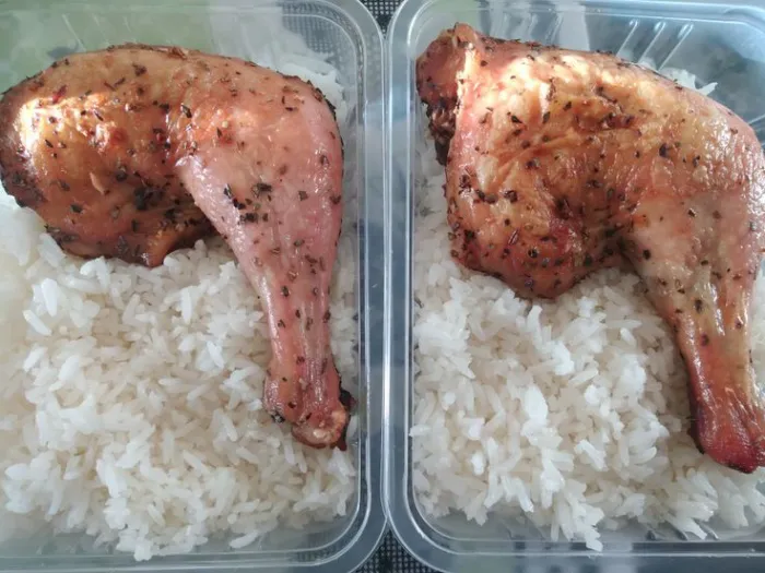 Pata muslo y arroz con mayonesa