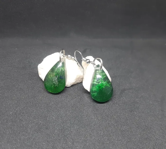 Pendientes de piedra verde
