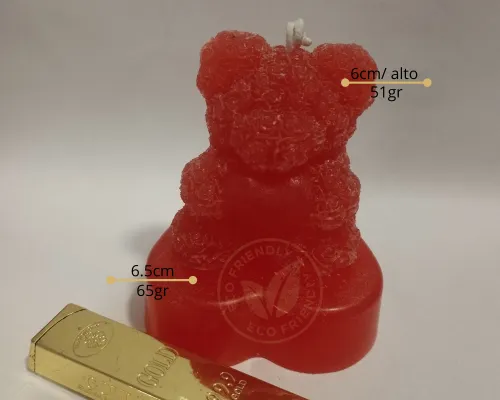 Oso rosa con base corazón.