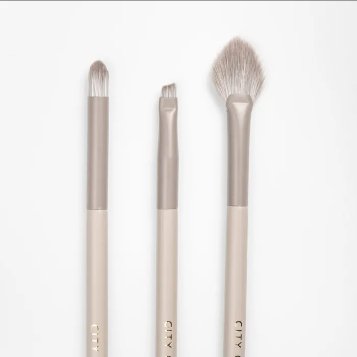 brochas para iluminar y corregir de City girl