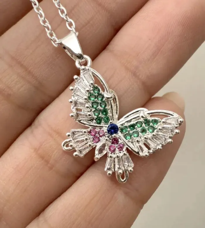 Collar mariposa con piedras coloridas 🦋