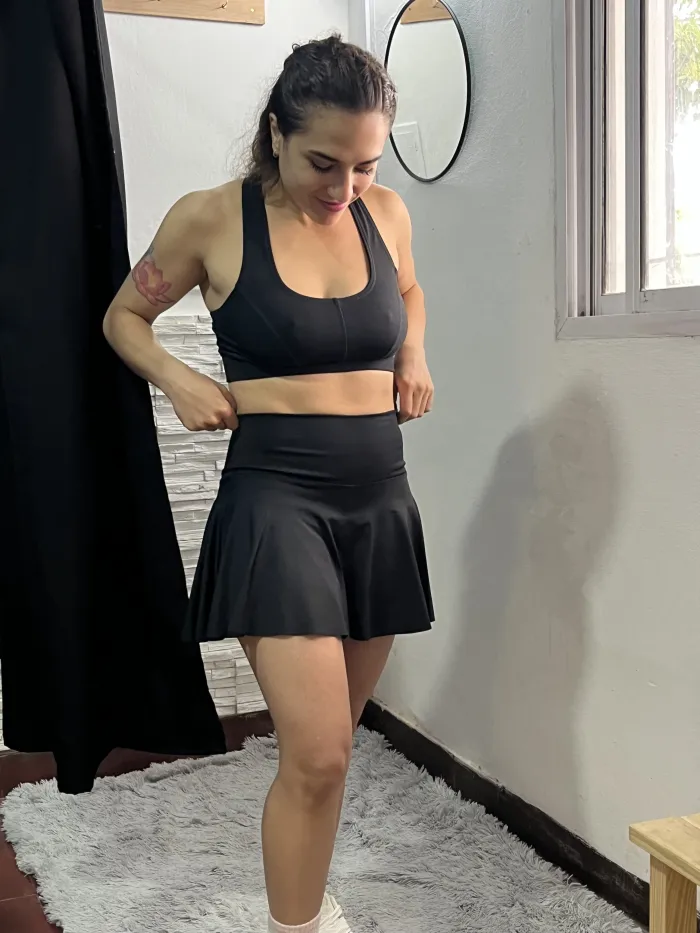 Conjunto: Pollera gamma2020 y top negro